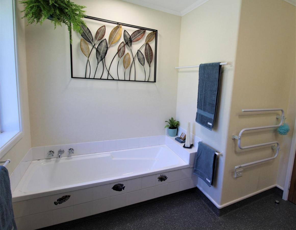 Labyrinth Gardens Guest House 塔卡卡 外观 照片