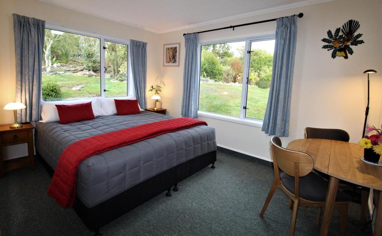 Labyrinth Gardens Guest House 塔卡卡 外观 照片