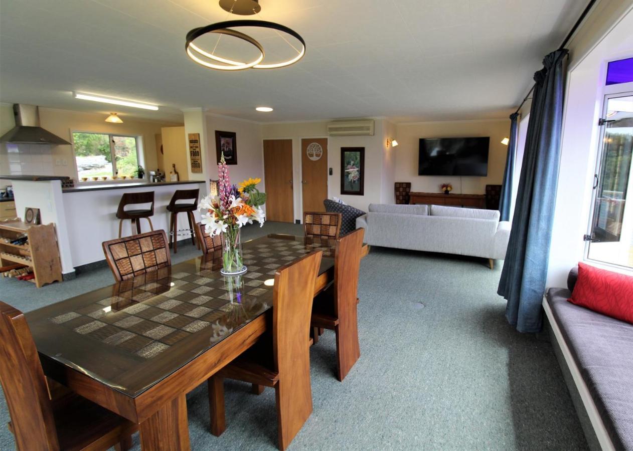 Labyrinth Gardens Guest House 塔卡卡 外观 照片