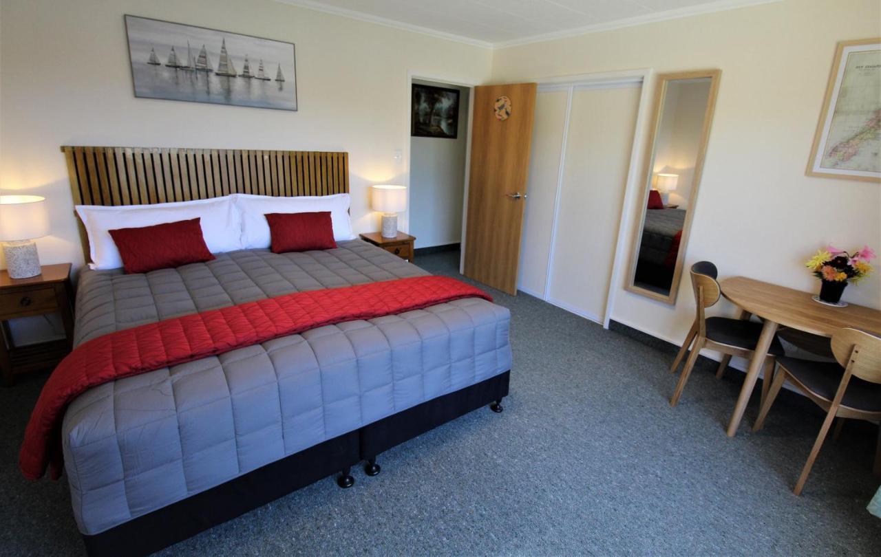 Labyrinth Gardens Guest House 塔卡卡 外观 照片